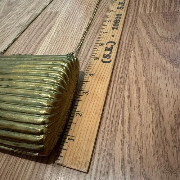 Vintage brass/ gold clutch and/or crossbody - Picture 12 of 14